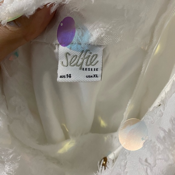 Reselling for a friend. - Picture 4 of 5